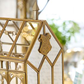 Harry Potter<sup>&trade;</sup> Hogwarts<sup>&trade;</sup> Castle Jewelry Display