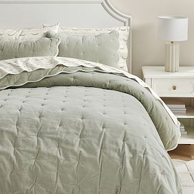 Sweet Velvet Scallop Quilt