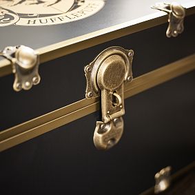 Harry Potter<sup>&trade;</sup> Hufflepuff<sup>&trade;</sup> Trunk (32")