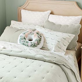 Sweet Wreath Pillow