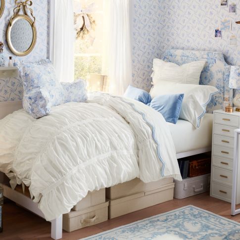 Vintage Charm Dorm Room