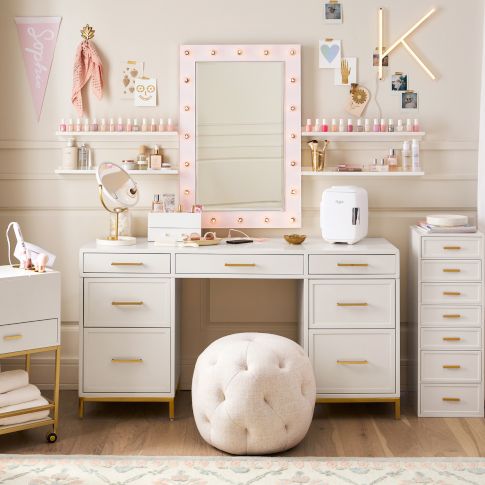 Gold Glitz Get-Ready Space