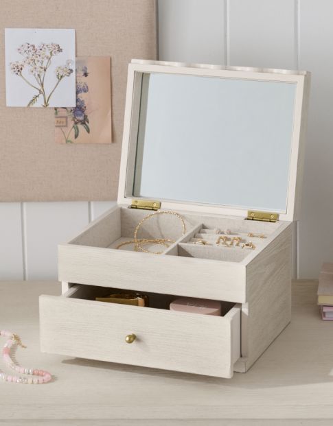 Jewelry &amp; Beauty