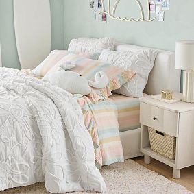 Fluted Nightstand (17.5")