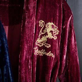 Harry Potter<sup>&trade;</sup> Gryffindor<sup>&trade;</sup> Velvet Robe