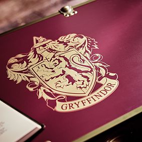 Harry Potter<sup>&trade;</sup> Gryffindor<sup>&trade;</sup> Trunk (32")