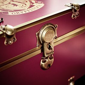 Harry Potter<sup>&trade;</sup> Gryffindor<sup>&trade;</sup> Trunk (32")