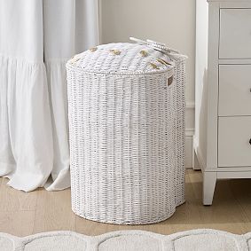 Hello Kitty<sup>&reg;</sup> Heritage Lidded Hamper (17"x28")