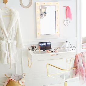 Get Ready Beauty Station (31.75"x12.75")